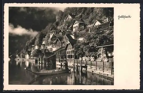 AK Hallstatt, Ortsansicht mit Stocherkahn