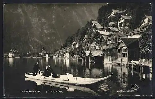 AK Hallstatt /Salzkammergut, Stocherkahn vor der Ortschaft