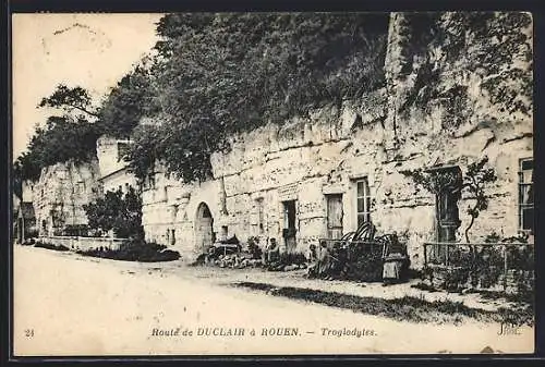 AK Troglodytes, route de Duclair á rouen