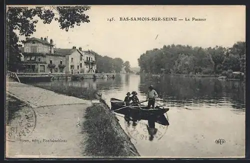 AK Bas-Samois-sur-Seine, Le Passeur sur la rivière