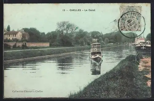 AK Chelles, Le Canal avec un bateau naviguant paisiblement