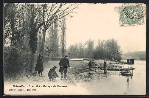 AK Seine-Port, Garage de Bateaux et Promeneurs sur la Rive