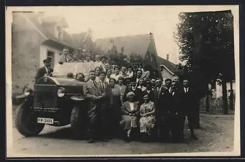 Foto-AK Gaggenau, Benz-Bus der Reichspost, Gruppenbild