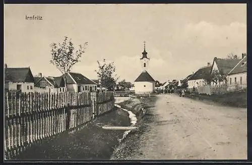 AK Irnfritz, Strassenpartie mit Blick zur Kirche