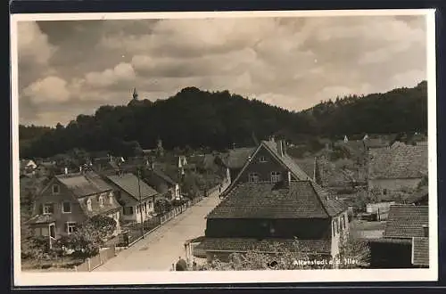 AK Altenstadt a. d. Iller, Strassenpartie mit Bäumen