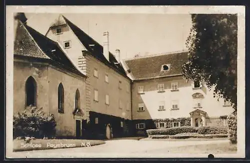 AK Schloss Poysbrunn /N.-Ö., Hofansicht mit Kapelle