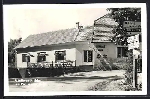 AK Ramsattel /N.-Ö., Gasthaus Pichler mit Strasse und Wegweisern