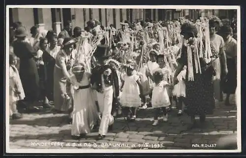 AK Braunau, Kinderfest d. B. d. K. i. B. 1935, Strassenumzug