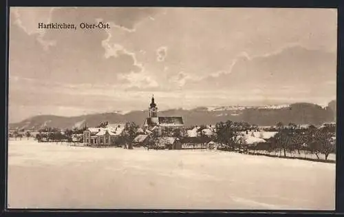 AK Hartkirchen /Ober-Öst., Teilansicht mit Kirche im Schnee
