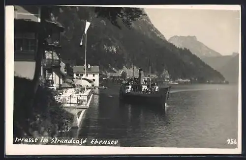 AK Ebensee, Terrasse im Strandcafe mit Dampfer