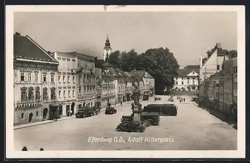 AK Eferding, platz mit parkenden Autos