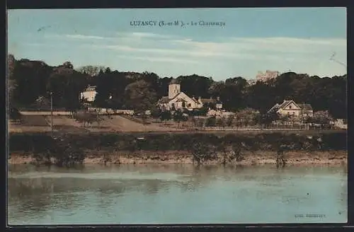 AK Luzancy, Le Chéran: Vue sur l`église et les maisons au bord de l`eau