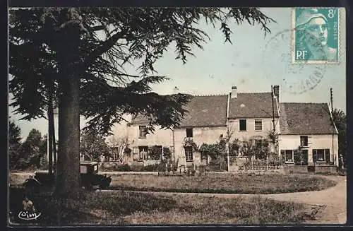 AK Hondevilliers, Place du Cèdre avec maison et voiture ancienne