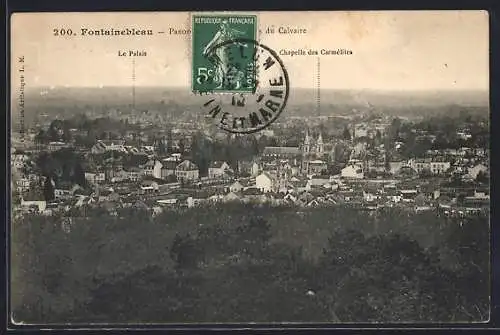 AK Fontainebleau, Panorama depuis la Croix du Calvaire avec le Palais et la Chapelle des Carmélites