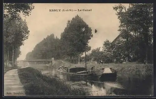 AK Esbly, Le Canal avec une péniche et un pont à l`arrière-plan