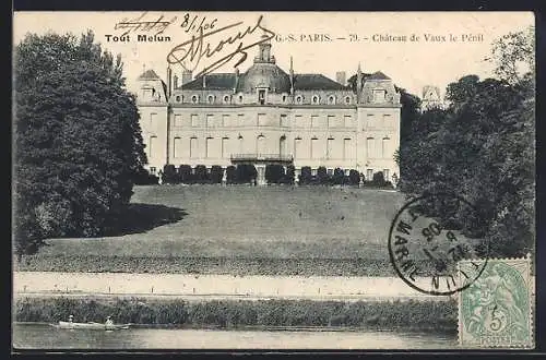 AK Melun, Château de Vaux le Pénil und Ruderboot auf dem Flussufer