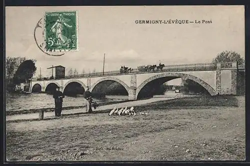 AK Germigny-l`Évêque, Le Pont avec passage de charrette et promeneurs au bord de l`eau