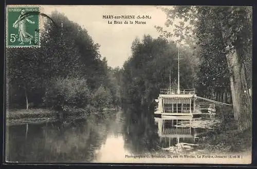 AK Mary-sur-Marne, Le Bras de la Marne avec bateau amarré