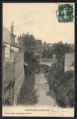 AK Donnemarie-en-Montois, Vue du pont sur le canal fleuri