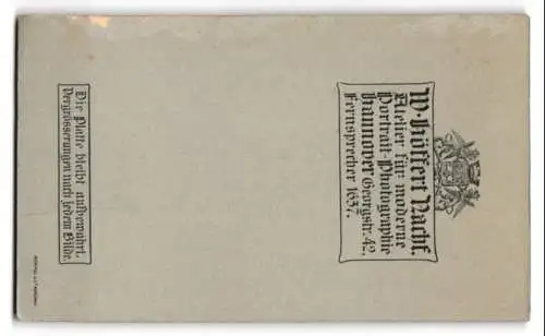 Fotografie W. Höffert Nachf., Hannover, Georgstrasse 42, Porträt eines eleganten Paares