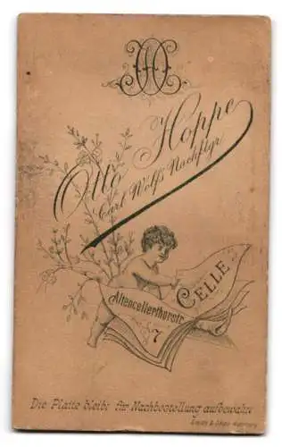 Fotografie Otto Hoppe, Celle, Altencellertorstr. 7, Mutter mit kleinem Kind im Atelier