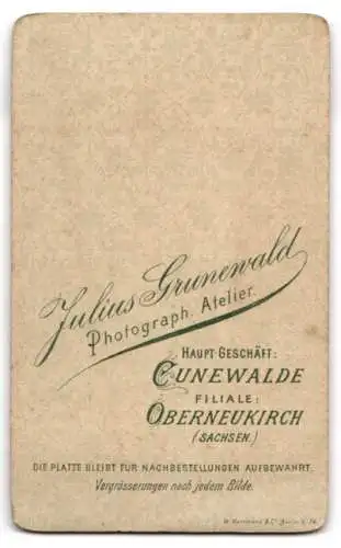 Fotografie Julius Grunewald, Cunewalde, Porträt eines jungen Mannes