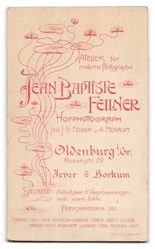 Fotografie Jean Baptiste Feilner, Oldenburg, Rosenstr. 29, Porträt einer jungen Frau mit Buch