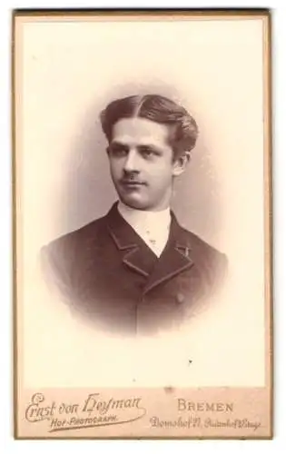 Fotografie Ernst von Heyman, Bremen, Domshof 27, Porträt eines jungen Mannes