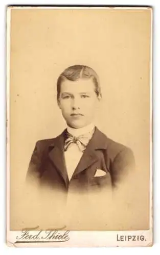 Fotografie Ferd. Thiele, Leipzig, Hospital Strasse 7, Porträt eines jungen Mannes