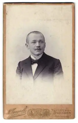 Fotografie M. Taggesell, Dresden, Augsburger Strasse 9, Portrait eines Mannes