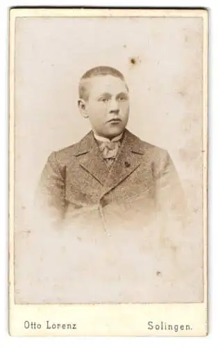 Fotografie Otto Lorenz, Solingen, Kaisersstrasse 300, Portrait eines jungen Mannes