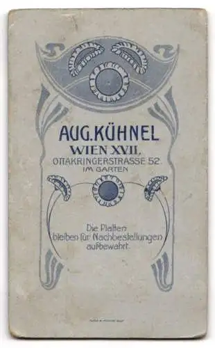 Fotografie Aug. Kühnel, Wien, Ottakringerstrasse 52, Porträt eines eleganten Herrn