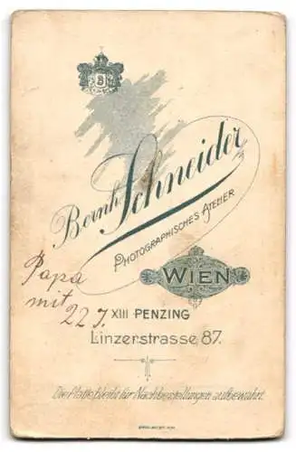 Fotografie Bernh. Schneider, Wien, Linzerstrasse 87, Eleganter Herr mit Mantel und Hut