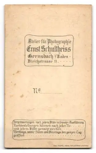 Fotografie Ernst Schultheiss, Gernsbach, Bleichstrasse 11, Porträt eines eleganten Herrn