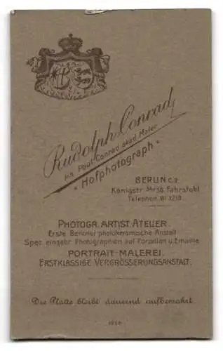 Fotografie Rudolf Conrad, Berlin, Königstrasse 34 /36, Eleganter Herr im Anzug