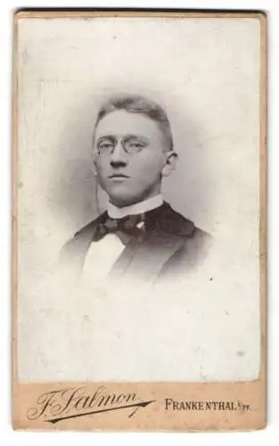 Fotografie F. Salmon, Frankenthal, Westl. Ringslr 78, Portrait eines jungen Mannes