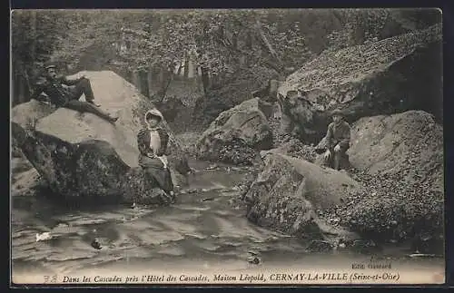 AK Cernay-la-Ville, Dans les cascades près de l`Hôtel des Cascades, Maison Léopold