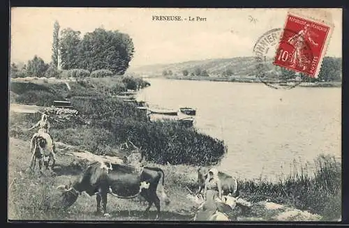 AK Freneuse, Le Port avec des vaches près de la rivière