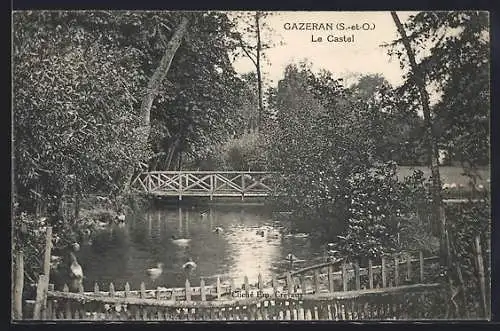 AK Gazeran, Le Castel et son pont pittoresque sur l`étang avec des canards