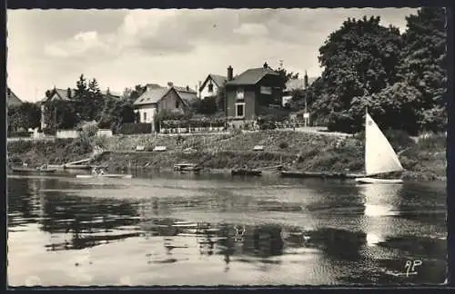 AK Juzier, Quai Léon-Chausson avec voilier sur le fleuve