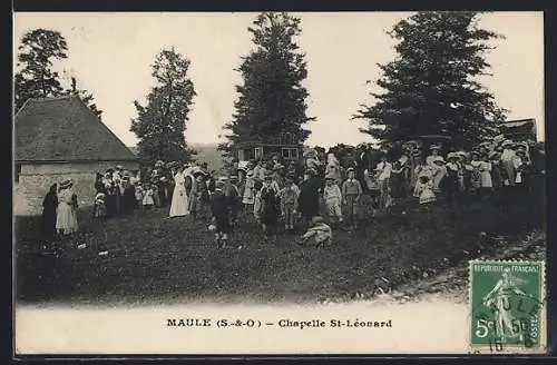 AK Maulé, Chapelle St-Léonard avec rassemblement de villageois