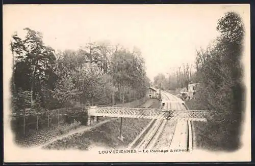 AK Louveciennes, Le Passage à niveau