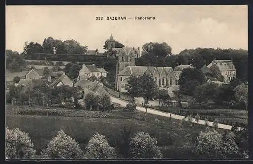 AK Gazeran, Panorama du village avec église et maisons environnantes