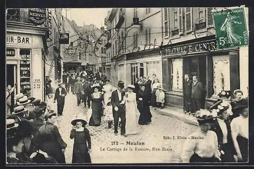 AK Meulan, Le Cortège de la Rosière, Rue Basse