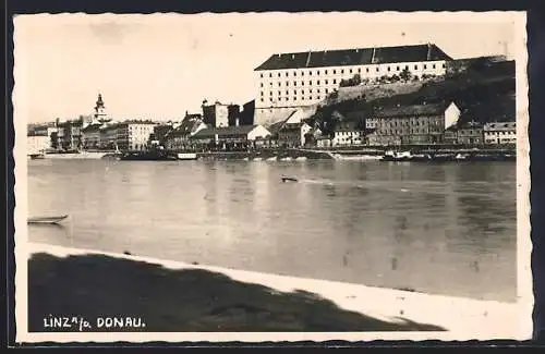 AK Linz a. d. Donau, Ortsansicht über den Fluss