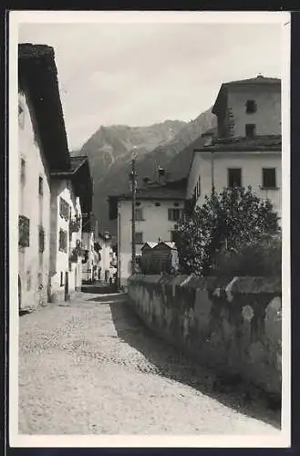 AK Vicosoprano, Strassenpartie mit Bergen