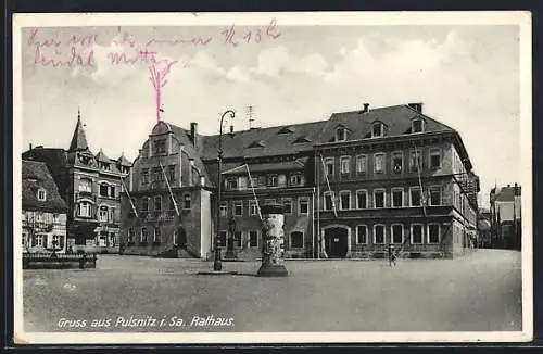 AK Pulsnitz i. Sa., Rathaus mit Litfasssäule