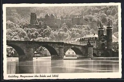 AK Heidelberg, Morgensonne über Brücke und Schloss