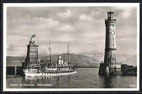 AK Lindau / Bodensee, Hafeneinfahrt, Dampfer