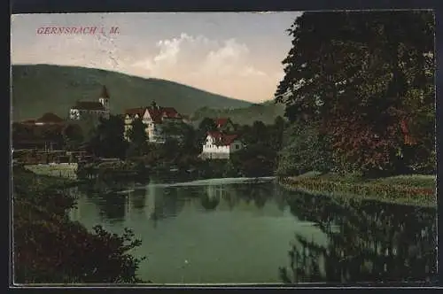 AK Gernsbach i. M., Flusspartie mit Blick auf die Stadt